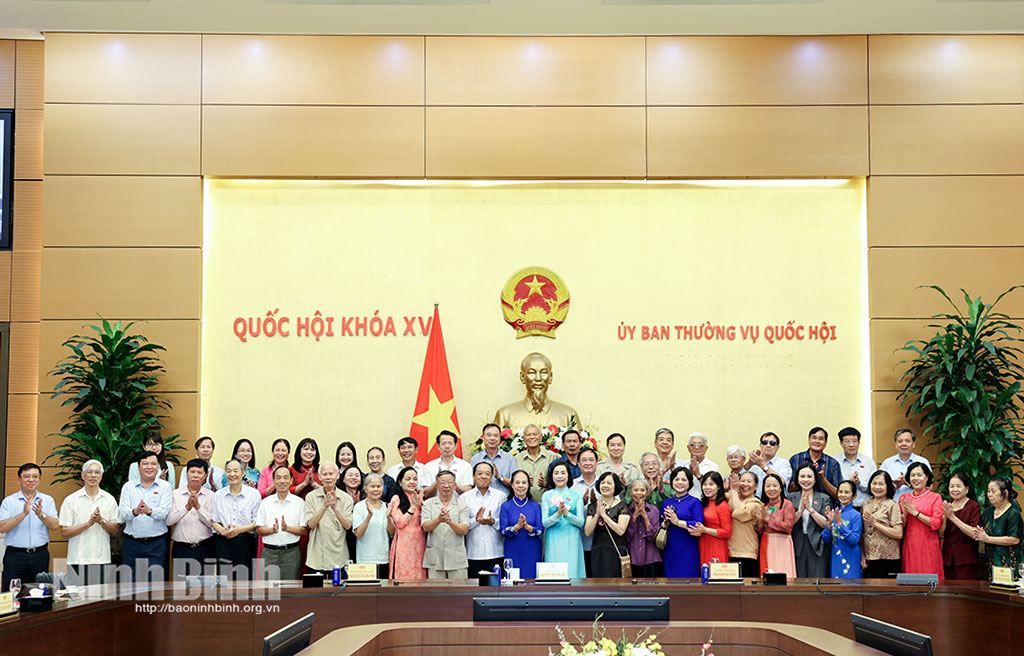Đồng chí Phó Chủ tịch Quốc hội Nguyễn Thị Thanh gặp mặt Đoàn đại biểu Quốc hội các khóa tỉnh Ninh Bình